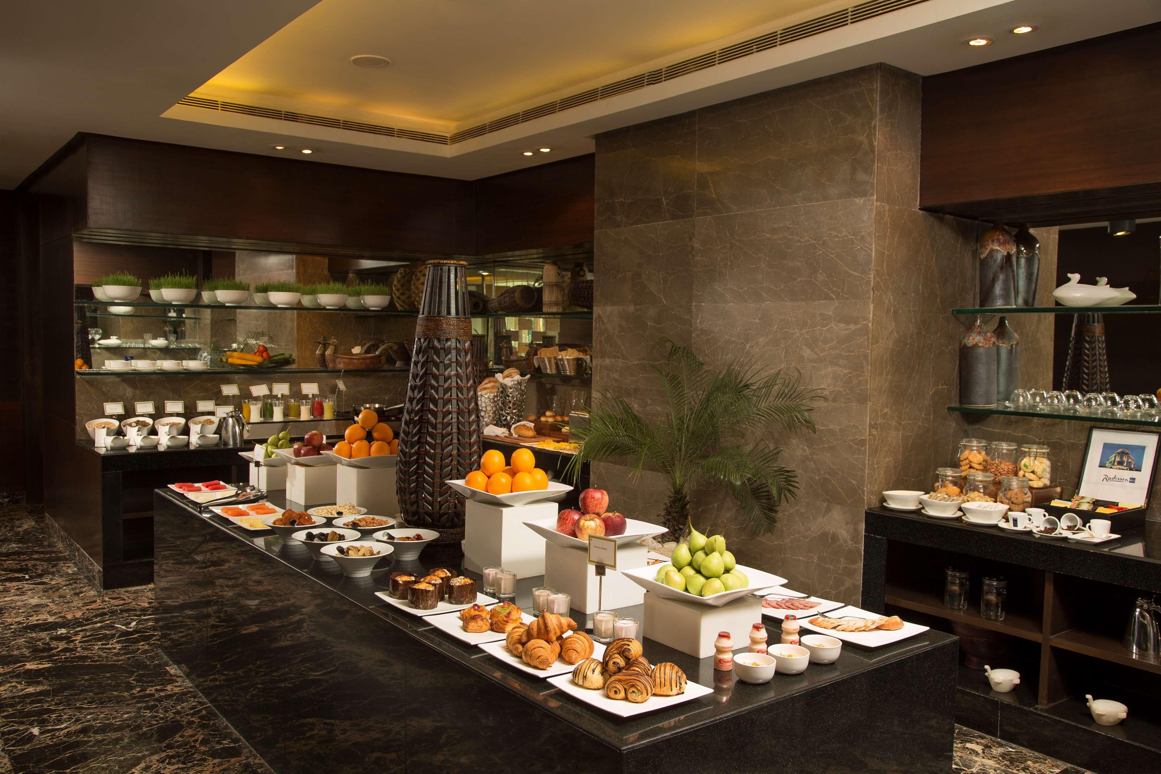 Hotel Radisson Blu Kaushambi Delhi Ncr Ghaziabad Exterior foto