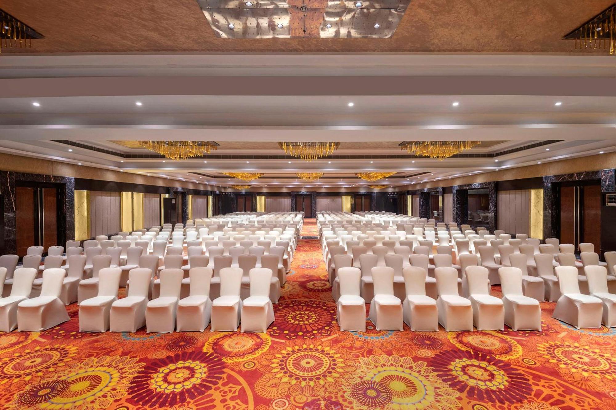 Hotel Radisson Blu Kaushambi Delhi Ncr Ghaziabad Exterior foto